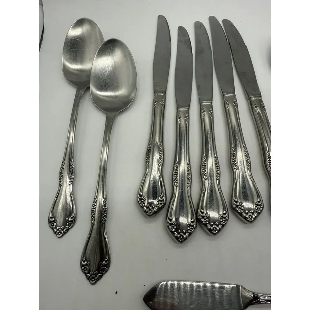 Vintage Wm A Rogers Deluxe Stainless Flatware Set 13pc Flower Pattern USA Silver